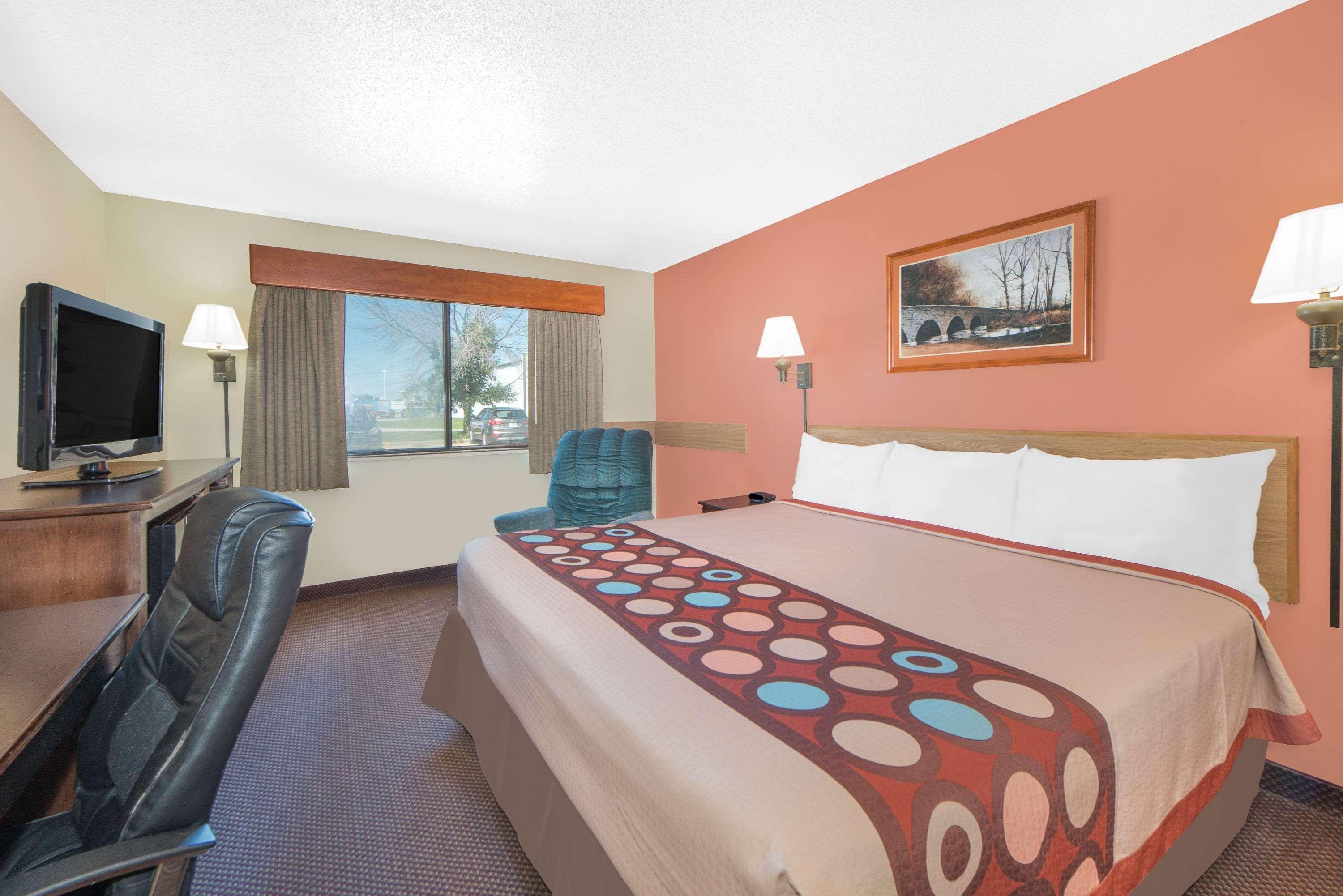Super 8 By Wyndham Ottumwa Motel Екстериор снимка