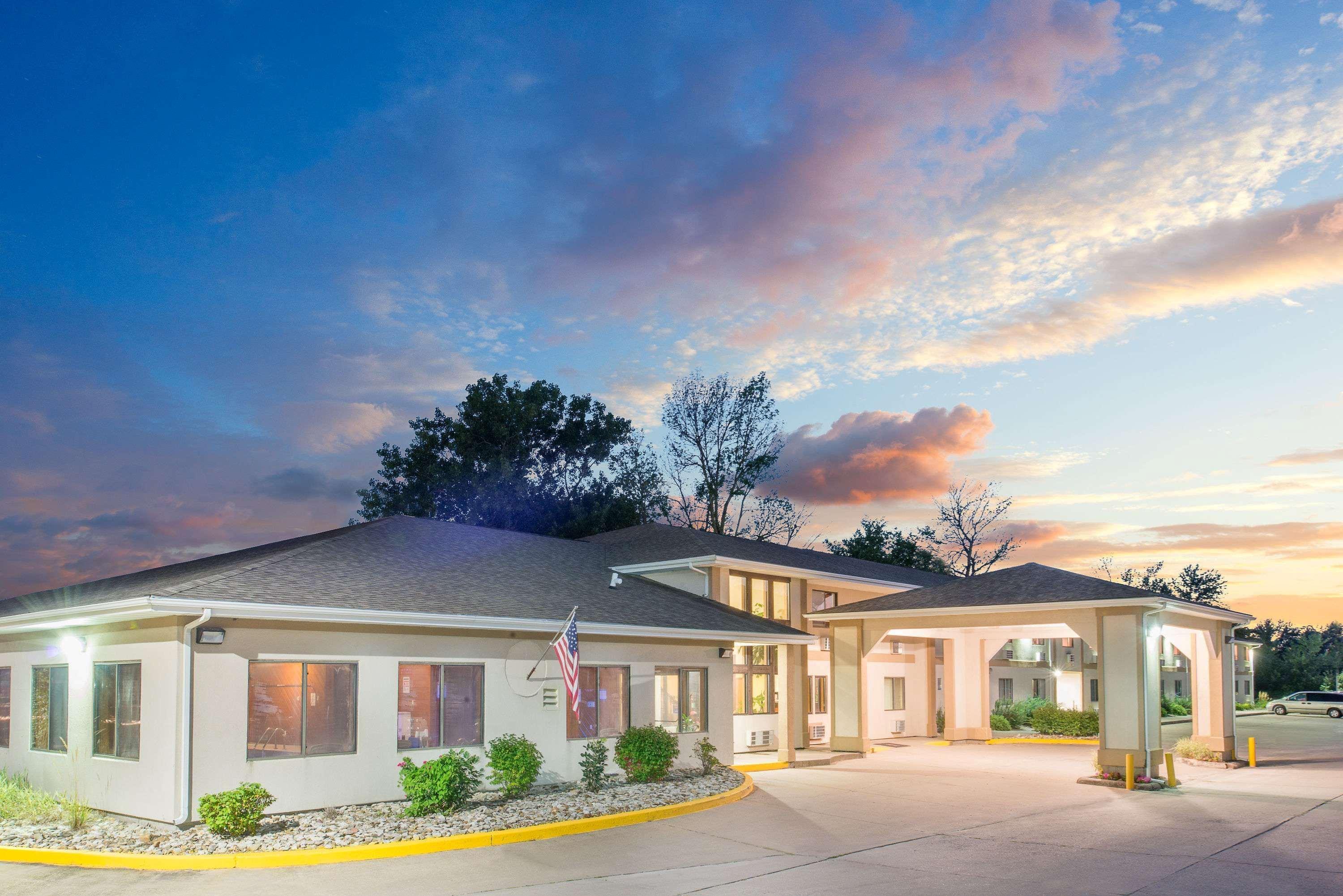 Super 8 By Wyndham Ottumwa Motel Екстериор снимка