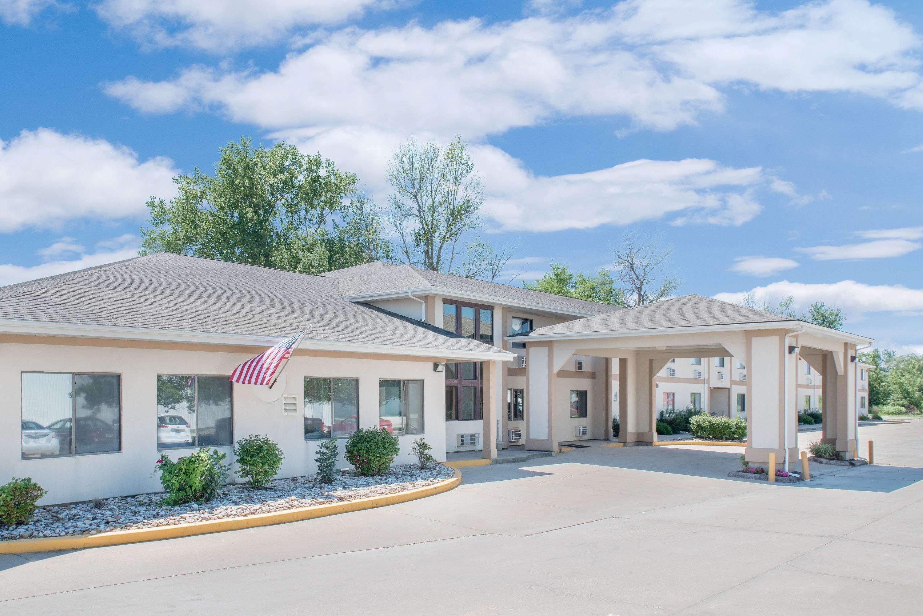 Super 8 By Wyndham Ottumwa Motel Екстериор снимка
